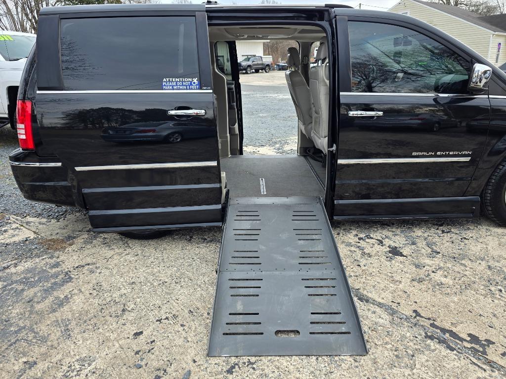 2010 Chrysler Town & Country Limited