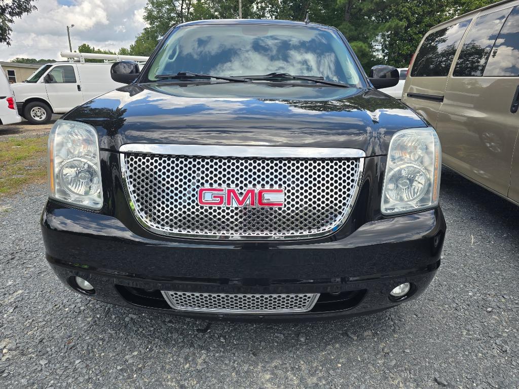 2010 GMC Yukon Denali Hybrid's photo